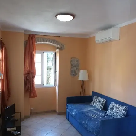 Ardissone Thomas Apartment *